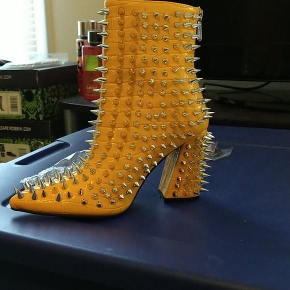 Flashy box heels - Picture 2 of 4